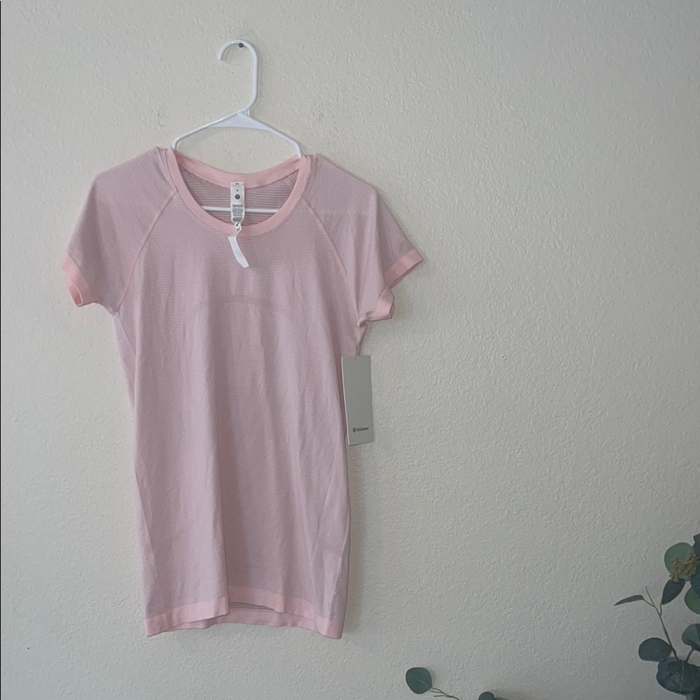 Lululemon swiftly tech short sleeve 2.0 STRAWBERRY MILKSHAKE💕